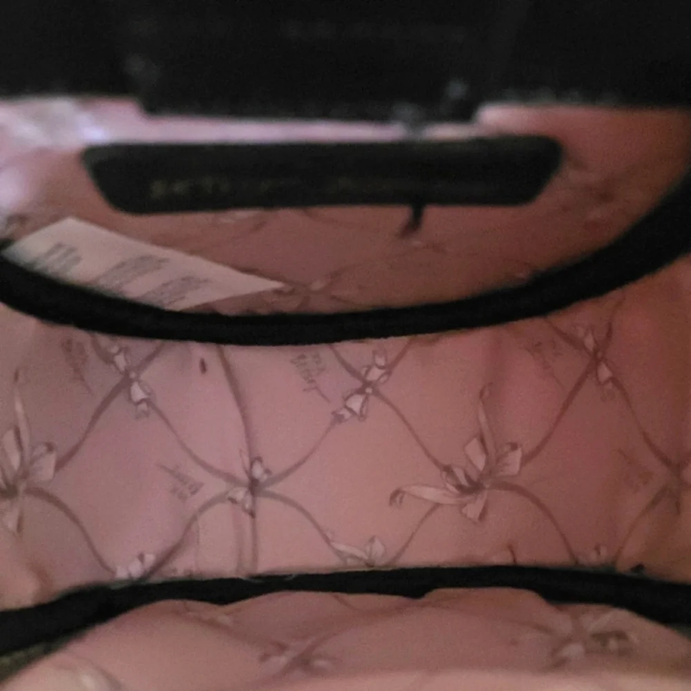 NWT: BETSEY JOHNSON XOXO PUP Crossbody Bag - Black, White, Pink - Picture 6 of 9